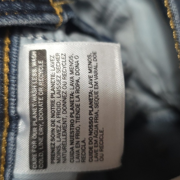 Levis - Picture 8 of 8